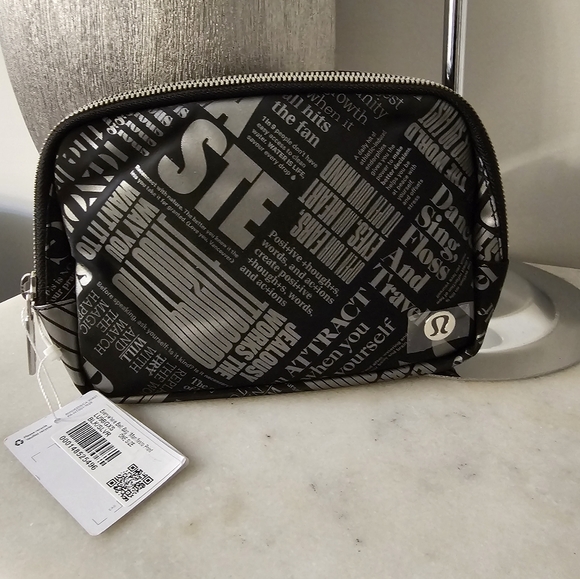 NWT Lululemon "Manifesto Print" Everyday Belt Bag - Picture 2 of 4